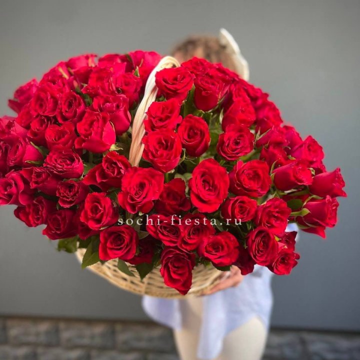 121 красная роза в корзине   в Абакане