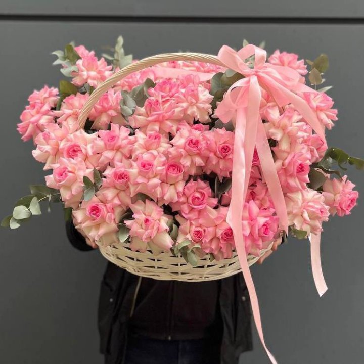 51 розовая роза в корзине в Абакане