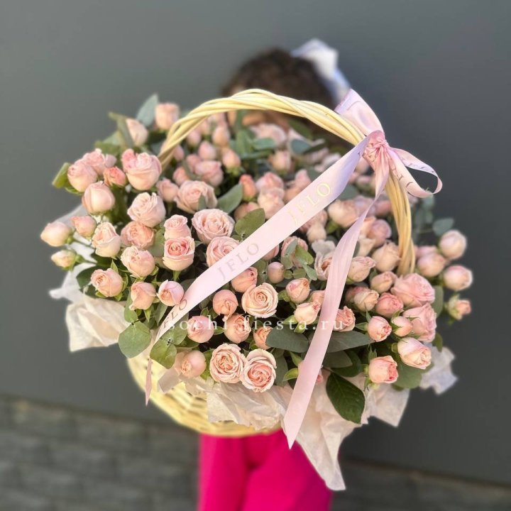 Корзина кустовых пионовидных роз в Абакане