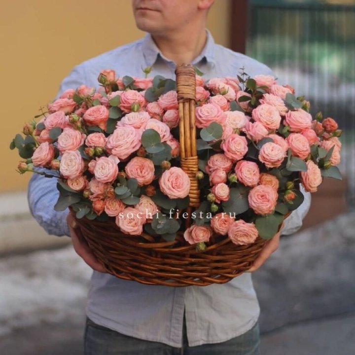 Корзина из 101 пионовидной розы в Абакане