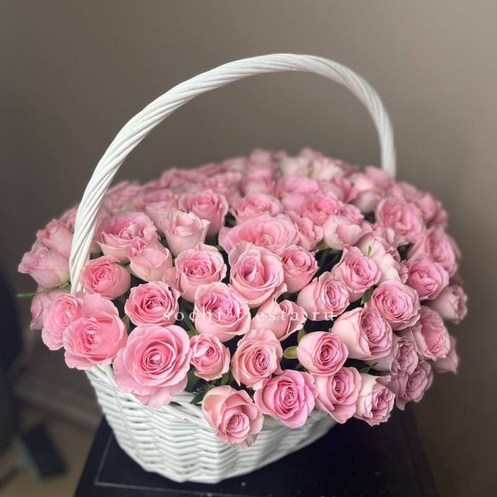 101 розовая роза в корзине в Абакане