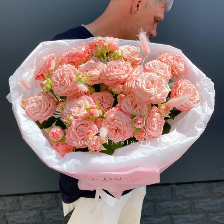 Пионовидные розы Мадам Бомбастик в Абакане