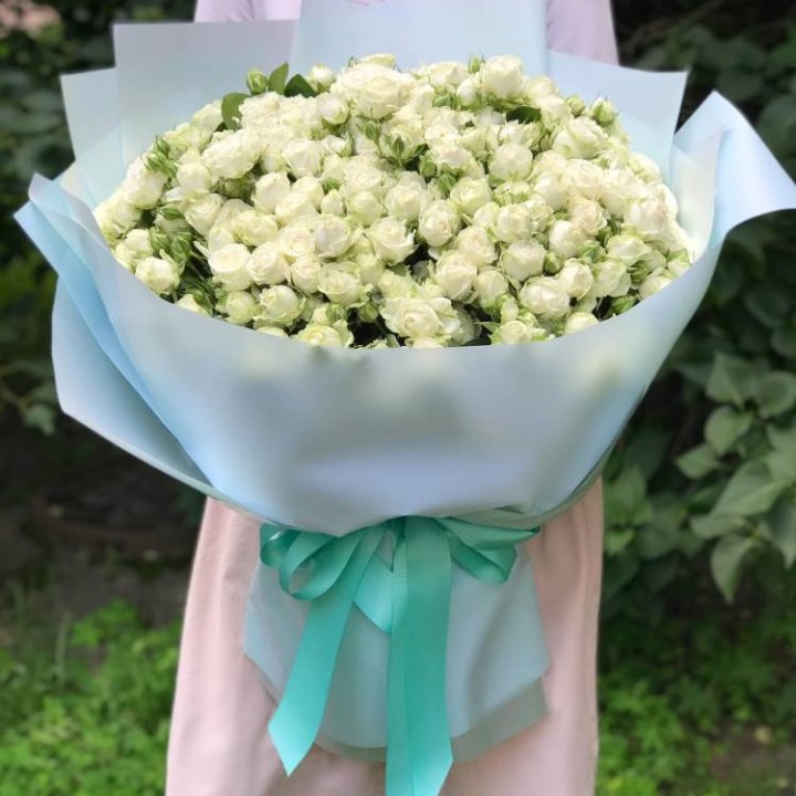 51 белая кустовая роза в Абакане