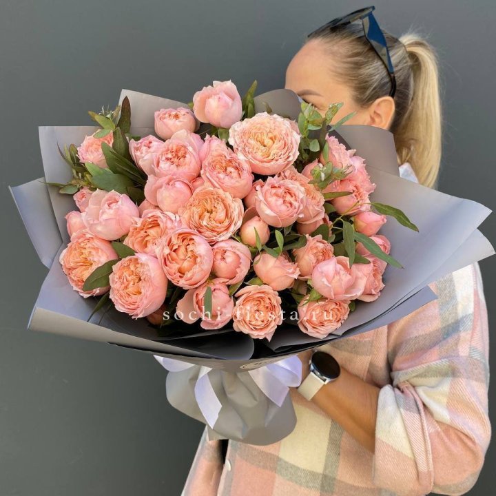 Букет с пионовидными розами "Пивайн" в Абакане