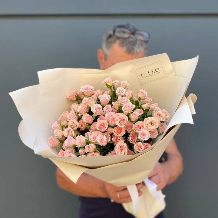 Кустовые розы леди в Абакане