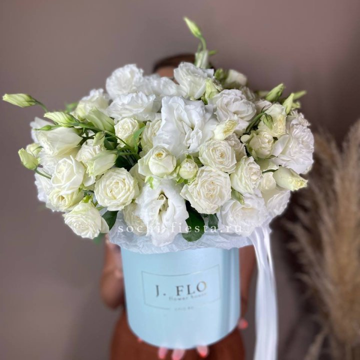 Бокс кустовых роз и эустомы  в Абакане