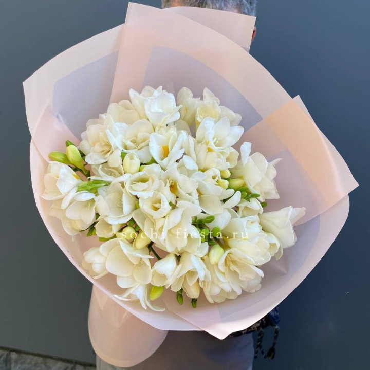 Букет белых фрезий  в Абакане