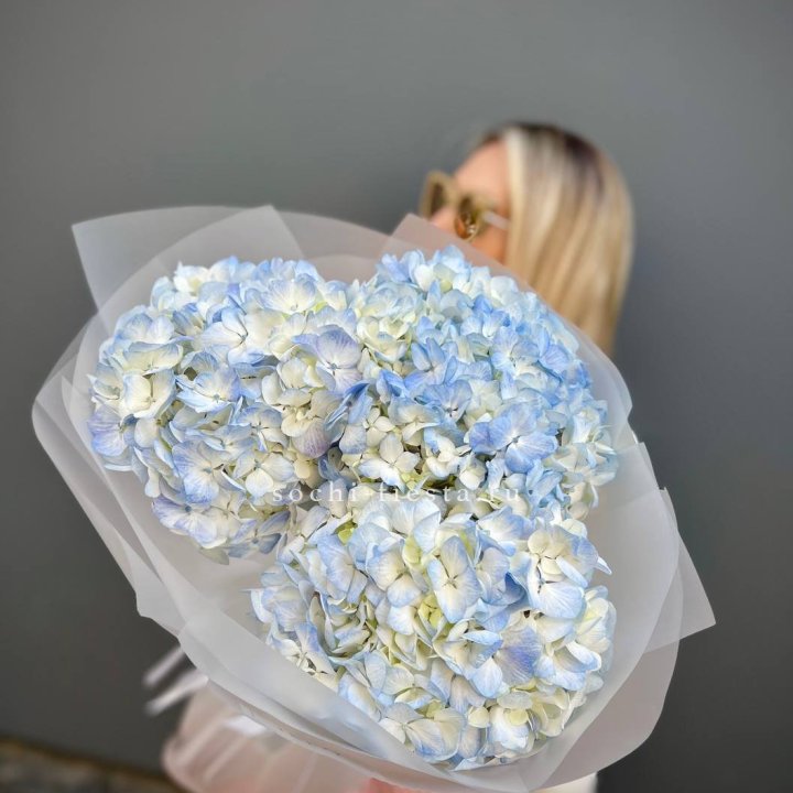 Букет из 3 голубых гортензий  в Абакане