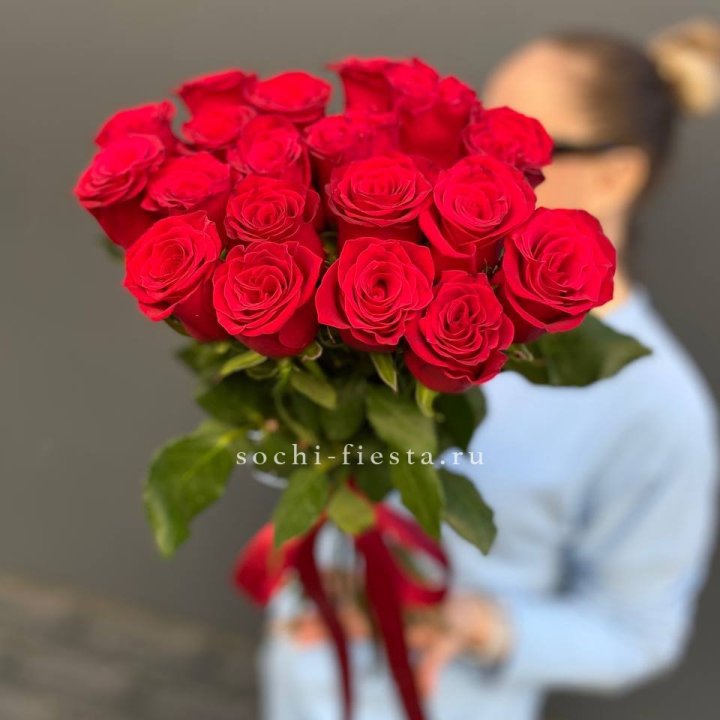 19 красных роз в Абакане