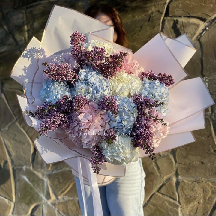 Букет гортензии с сиренью в Абакане