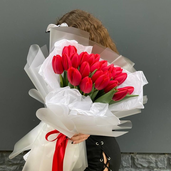  25 красных воздушных тюльпанов в Абакане