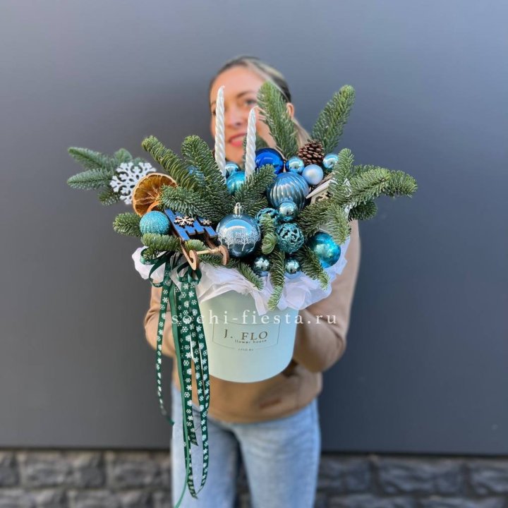 Композиция "Мери крисмас блю" в Абакане