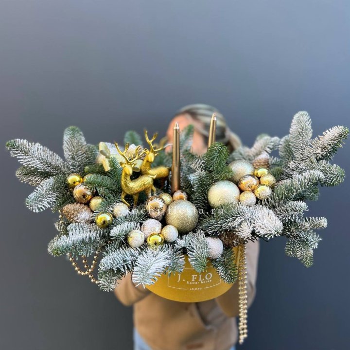 Композиция "Мери крисмас голд" в Абакане