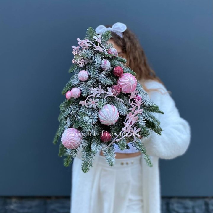 Новогодняя елочка "Розе" в Абакане