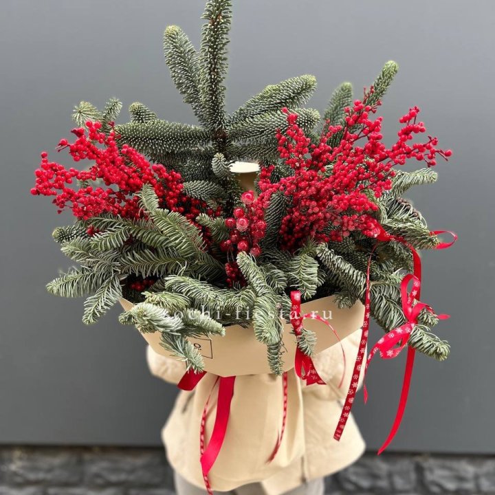 Букет нобилиса и ягод в Абакане