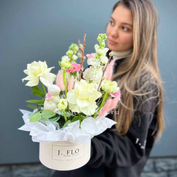 Цветочный бокс "Пасхальная композиция" в Абакане