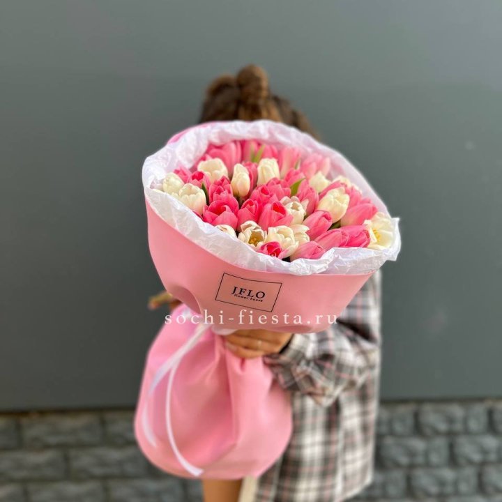 51 бело-розовый тюльпан в Абакане