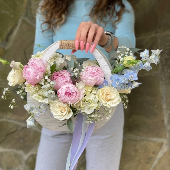 Ящик с пионами в Абакане