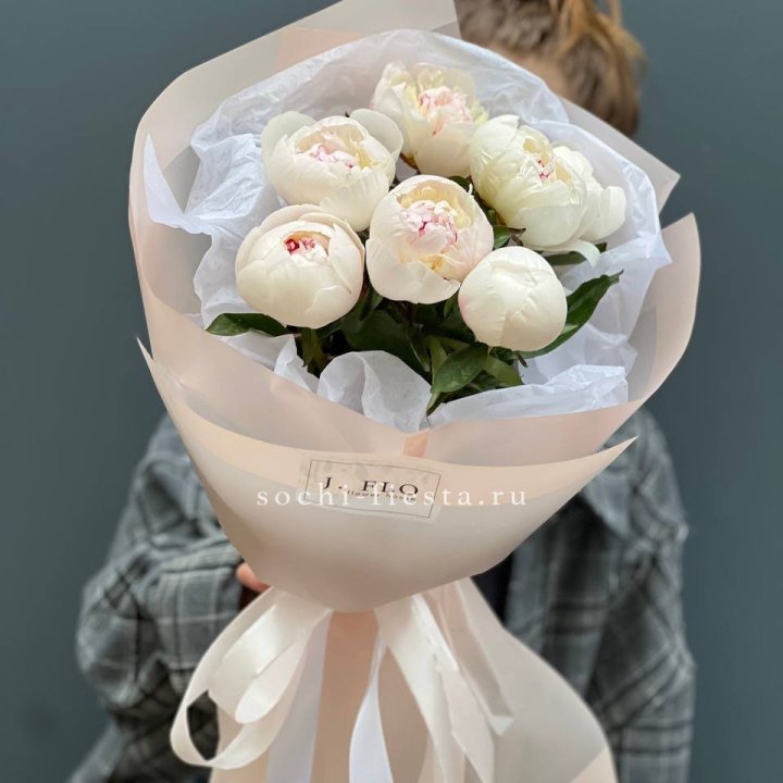 Букет белых пионов в Абакане