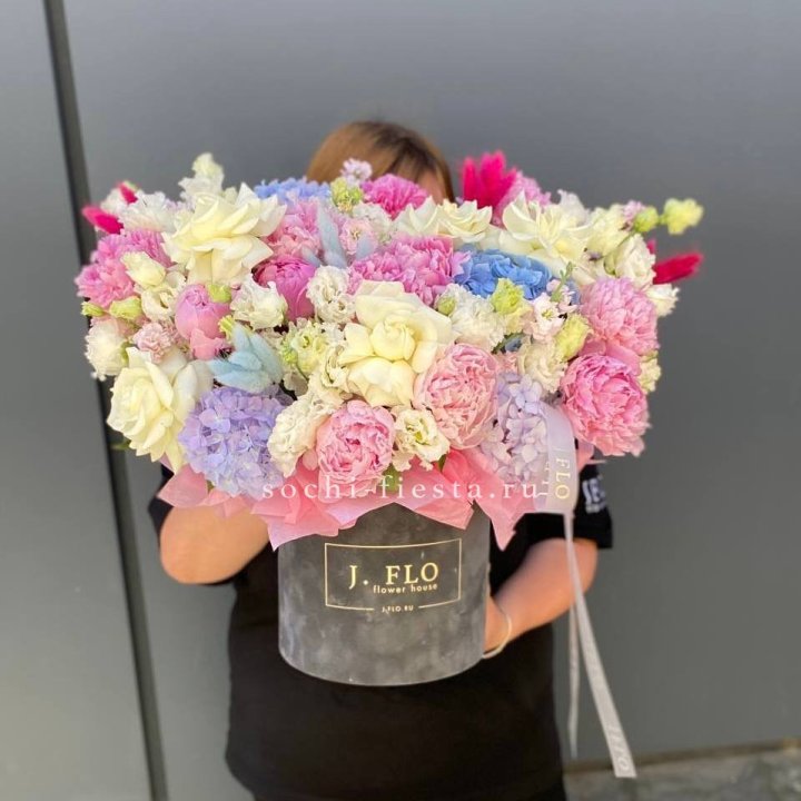 Цилиндр с пионами "Аса" в Абакане