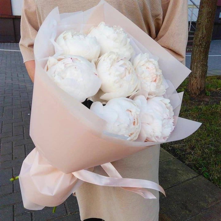 Букет белых пионов в Абакане