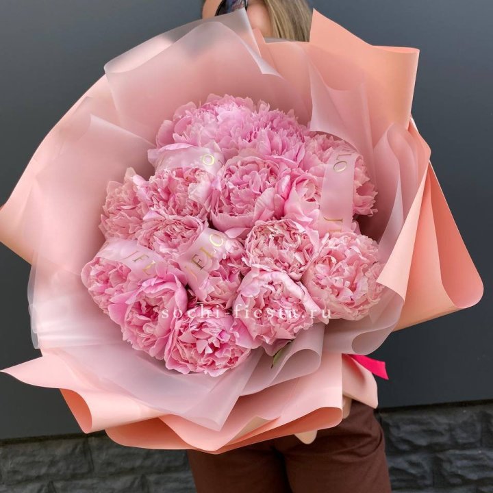 15 пионов "Монинг" в Абакане