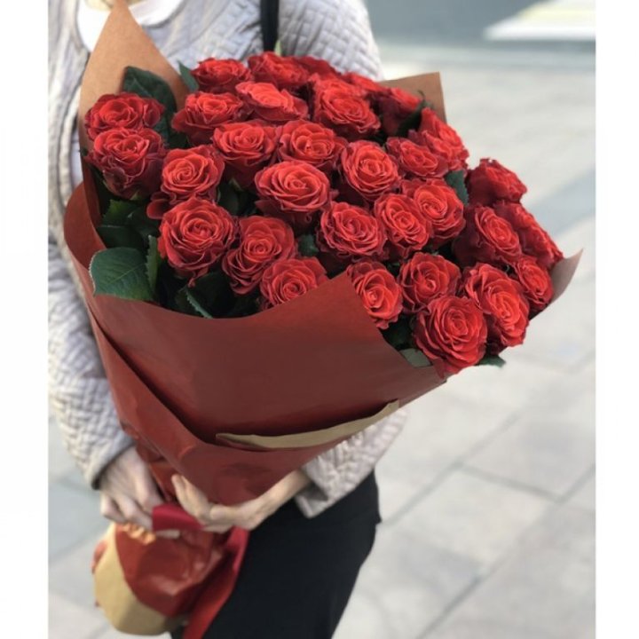 29 высоких роз  в Абакане