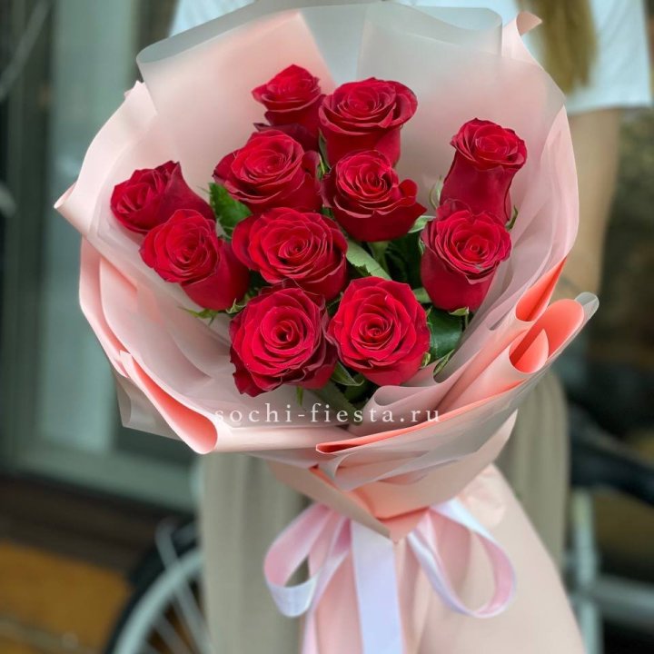 Букет красных роз "Мадам ред" в Абакане