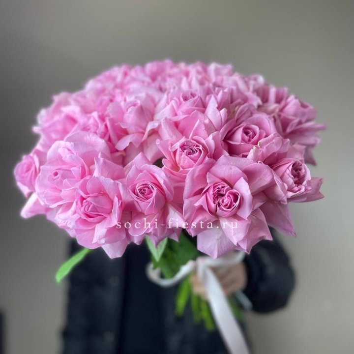 25 розовых французских роз в Абакане