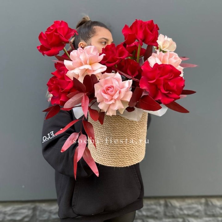 15 Французских роз в джутовом кашпо в Абакане