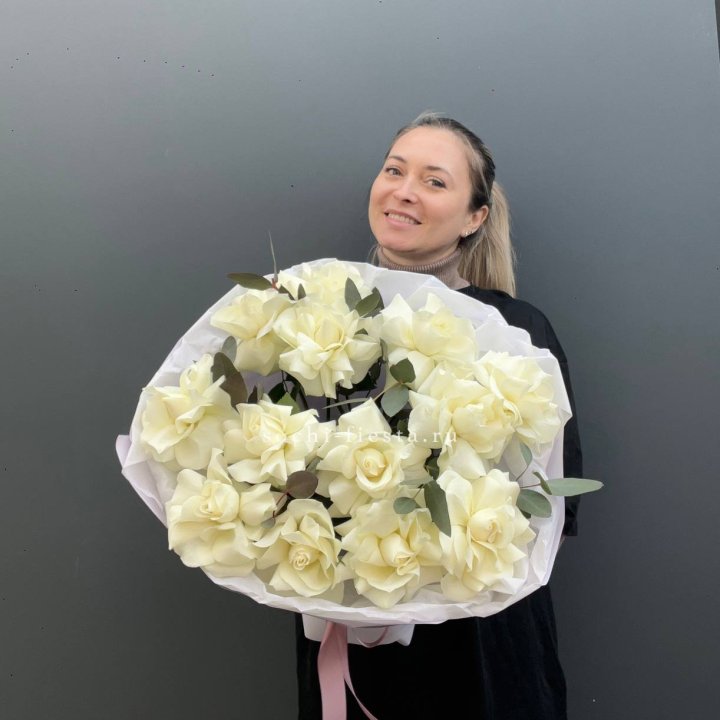 13 Белых французских роз Облако в Абакане