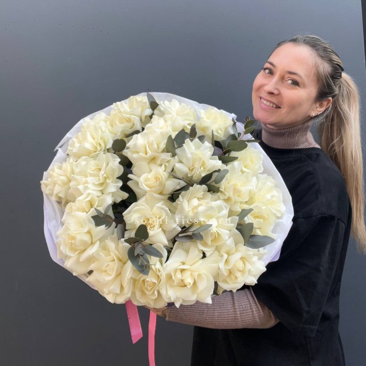 25 Белых французских роз Вайт найс в Абакане