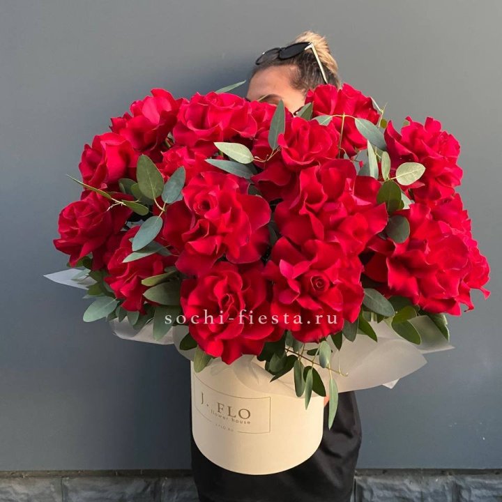 25 Французских красных роз в коробке в Абакане