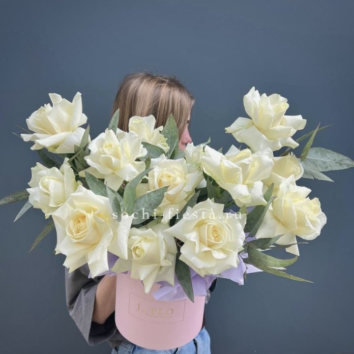 15 Французских роз в боксе в Абакане