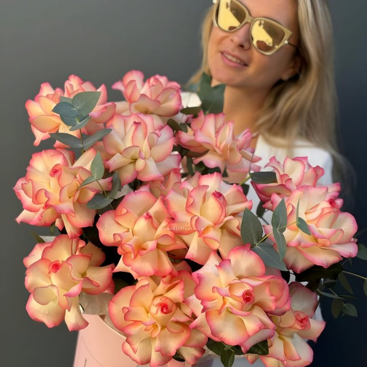 15 французских  роз Джумилия в боксе в Абакане