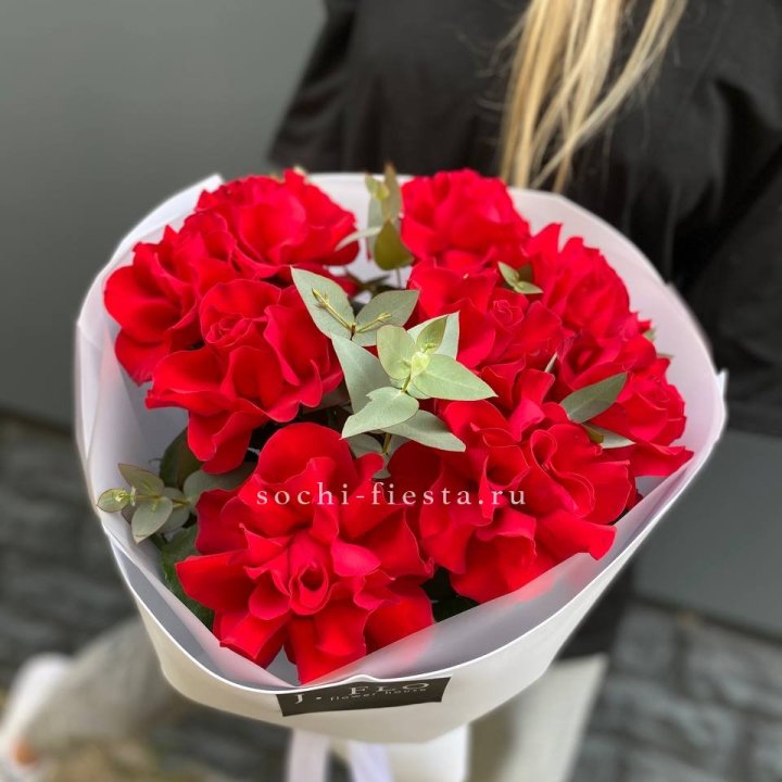 9 Красных французских роз в Абакане