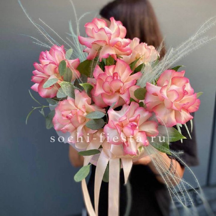 9 Французских роз Джумилия в боксе в Абакане