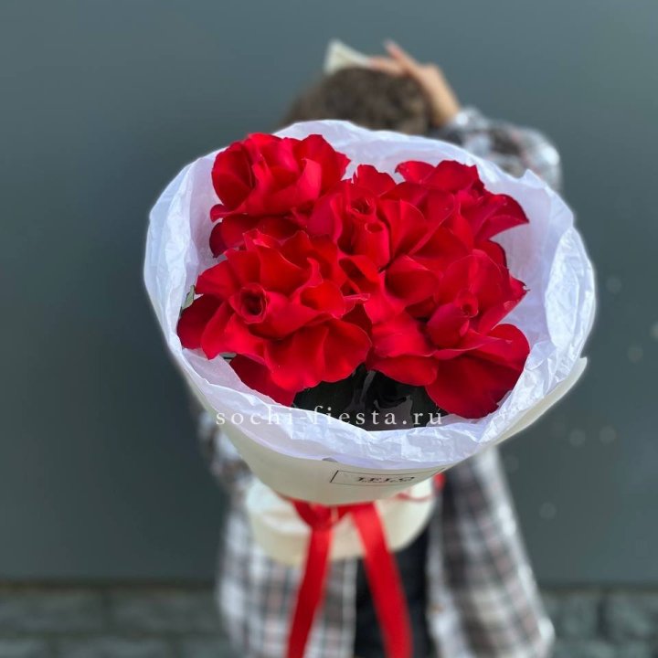 5 французских красных роз в Абакане