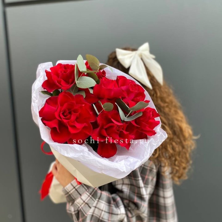 7 красных французских роз в Абакане