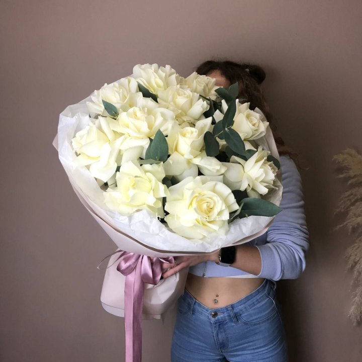 11 Белых французских роз "Вайт найс" в Абакане