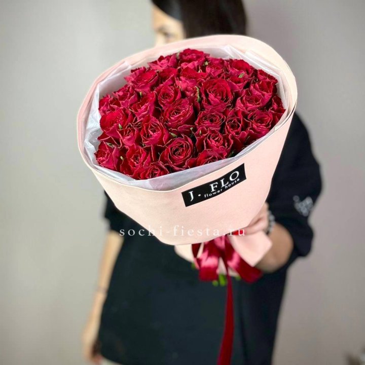 35 кенийских роз в Абакане