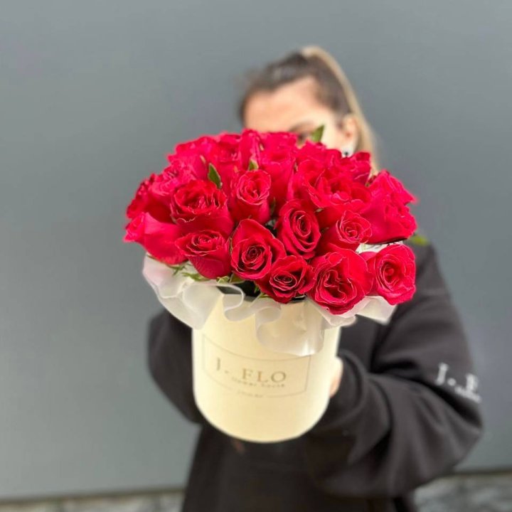 27 кенийских роз в боксе в Абакане