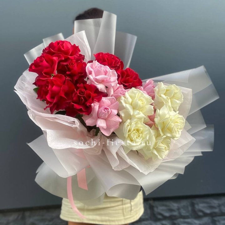 Микс из 17 роз в Абакане