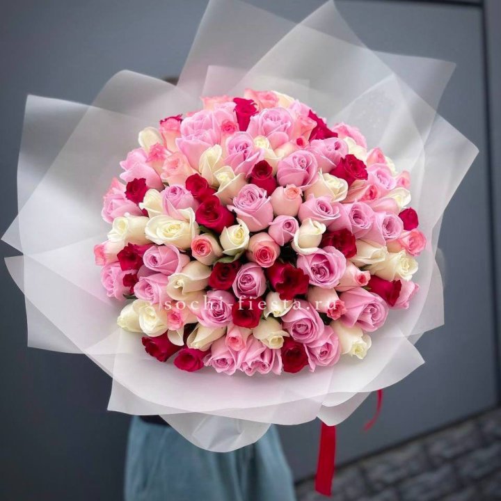 101 разноцветная роза "Карусель" в Абакане