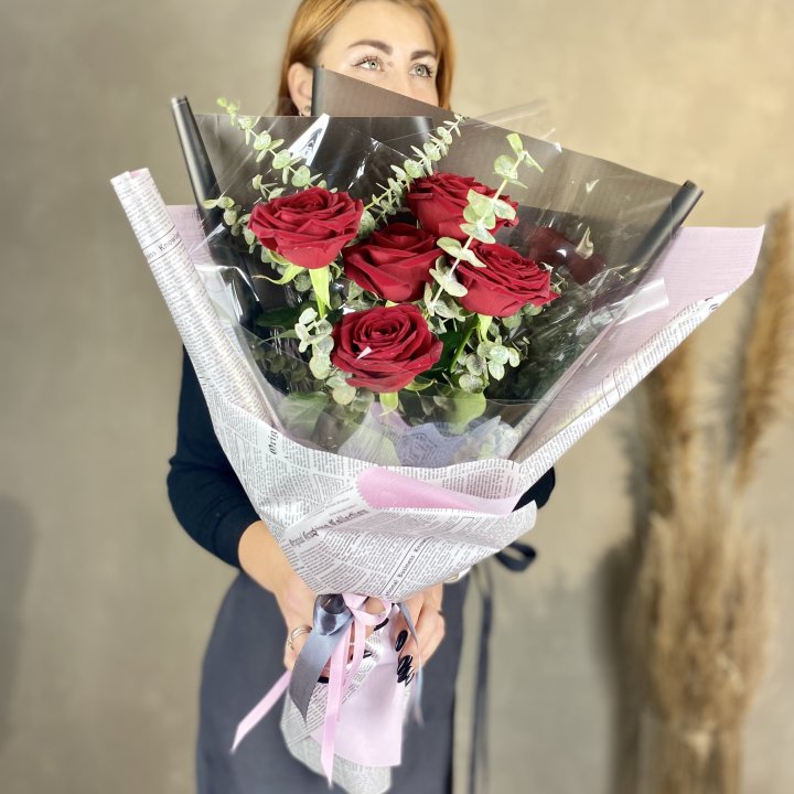 5 красных роз в Абакане