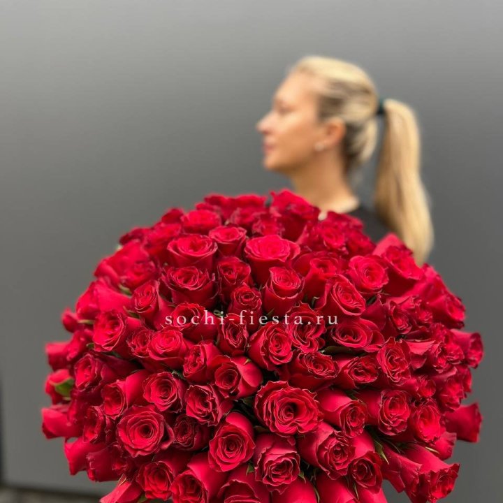Охапка из 101 красной розы в Абакане