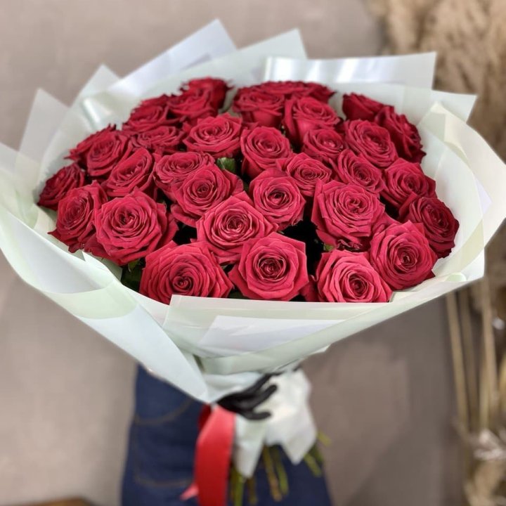 37 красных роз в Абакане