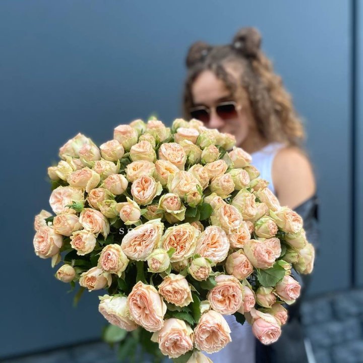 25 пионовидных роз в Абакане