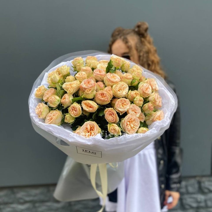 15 пионовидных роз в Абакане