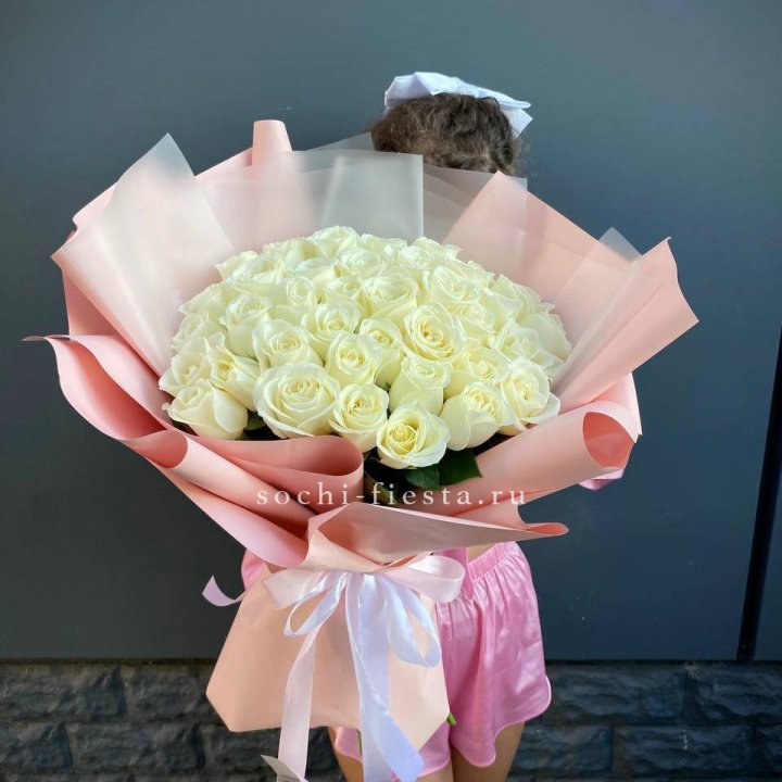 35 белых роз в Абакане